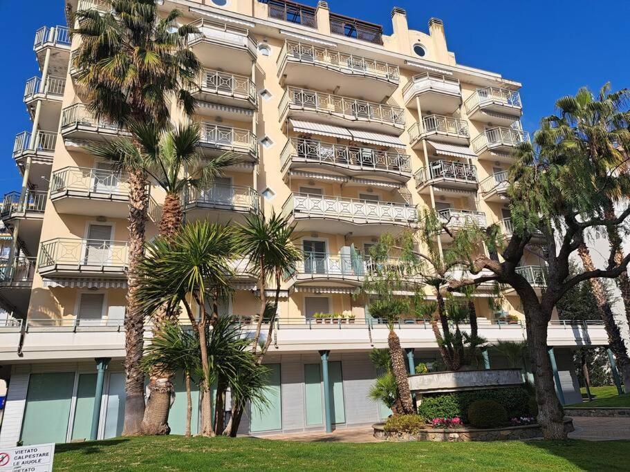 Appartement Centrale Vicino Spiagge E Ciclabile + Box-Auto ! à Arma di Taggia Extérieur photo